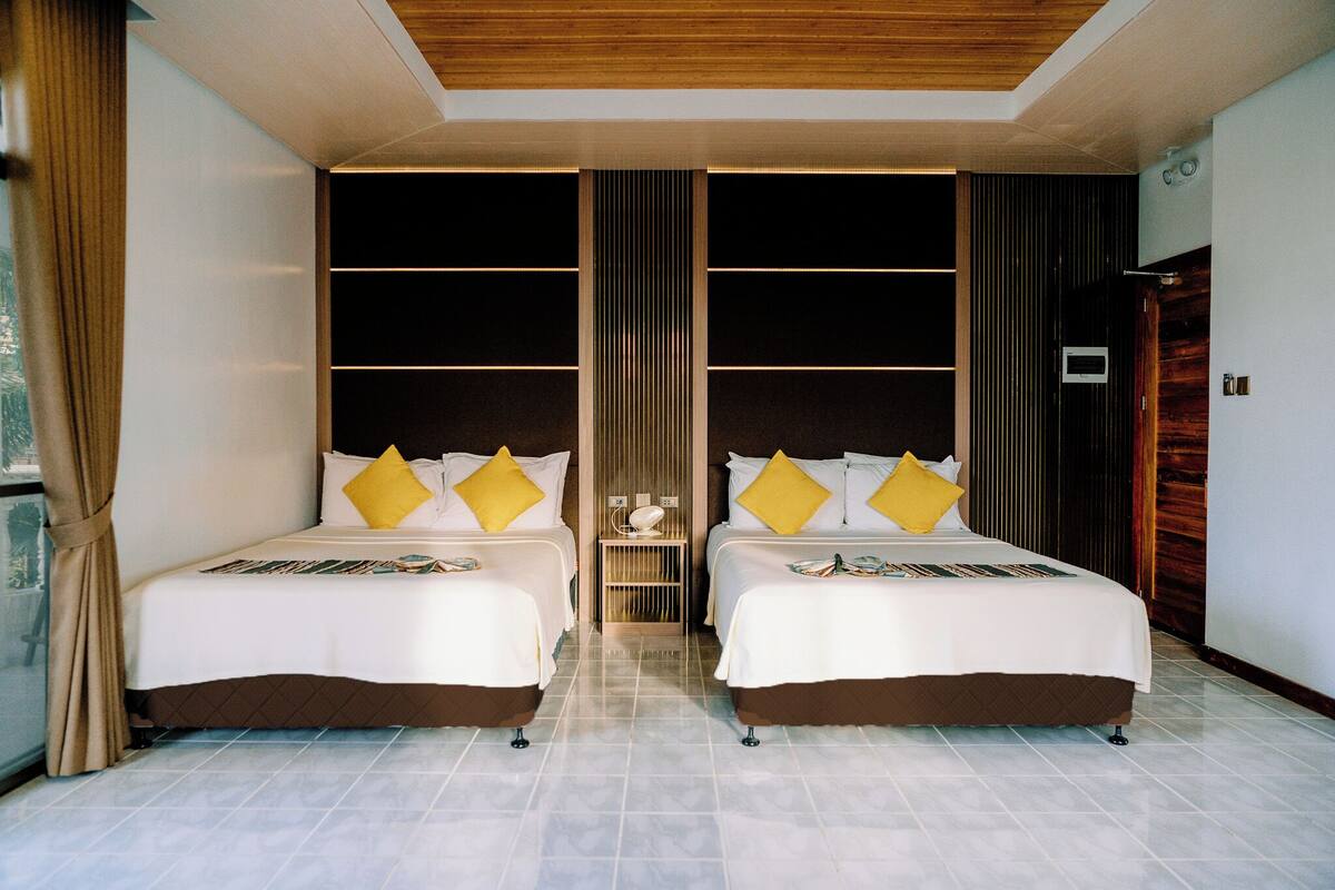 Family Room, Garden View | In-room safe, WiFi (free), bed sheets