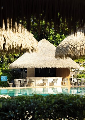 Poolside bar - Panglao Pearl Premier White Sand Resort (Panglao)