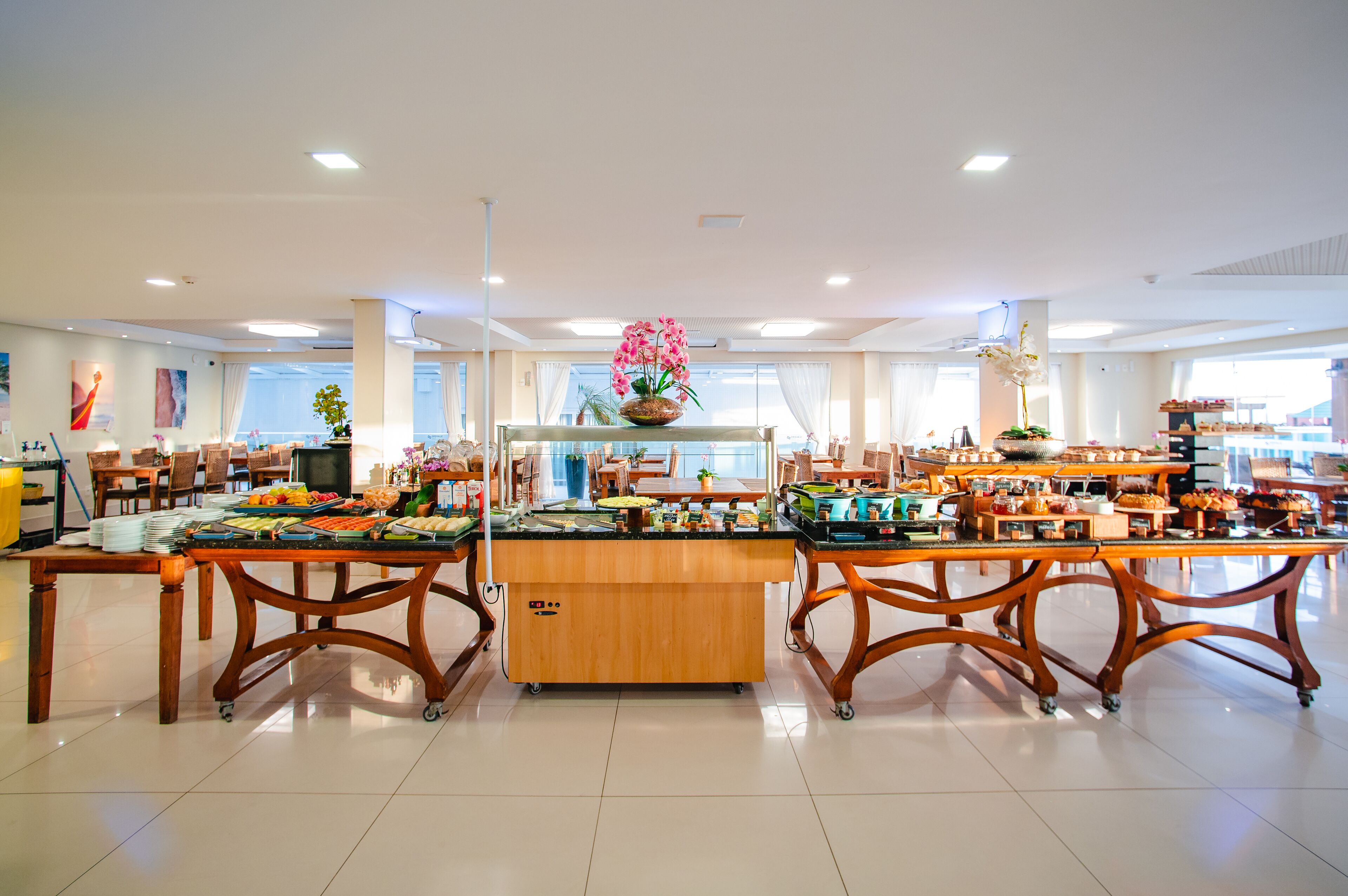 free daily full breakfast