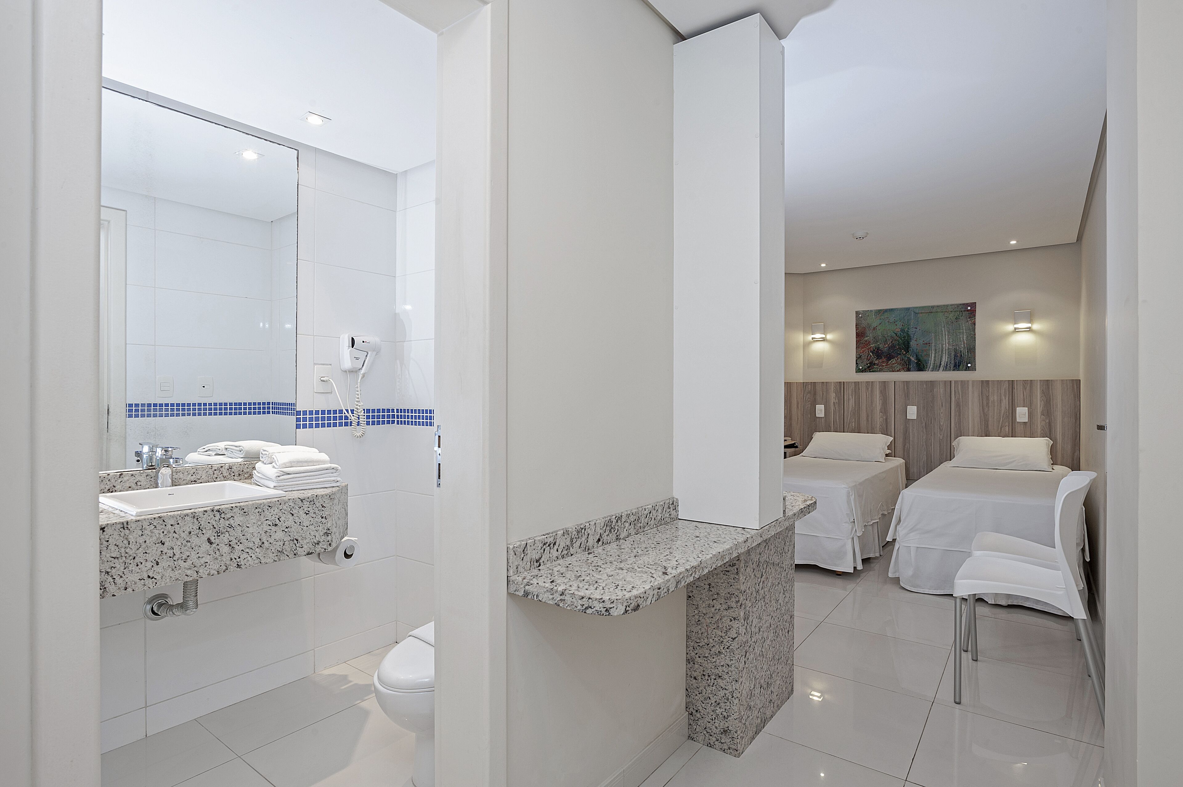 standard room | 1 bedroom, minibar, in-room safe, desk