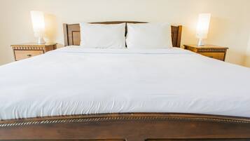 Kinabalu Wing | Desk, iron/ironing board, bed sheets