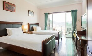 Kinabalu Wing | Työpöytä, silitysrauta/-lauta, vuodevaatteet