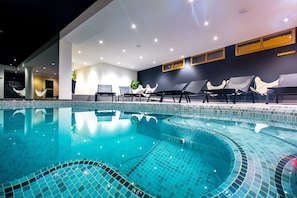 Couples treatment room(s), sauna, hot tub, steam room