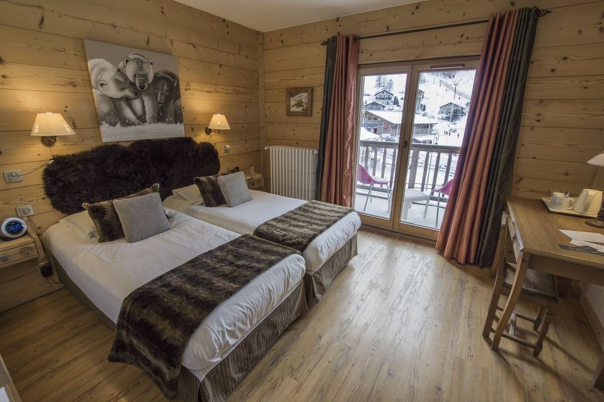 Romantic Double or Twin Room | In-room safe, desk, laptop workspace, soundproofing