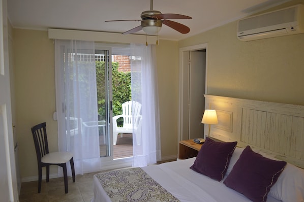 Standard Double Room | Minibar, in-room safe, individually decorated, individually furnished