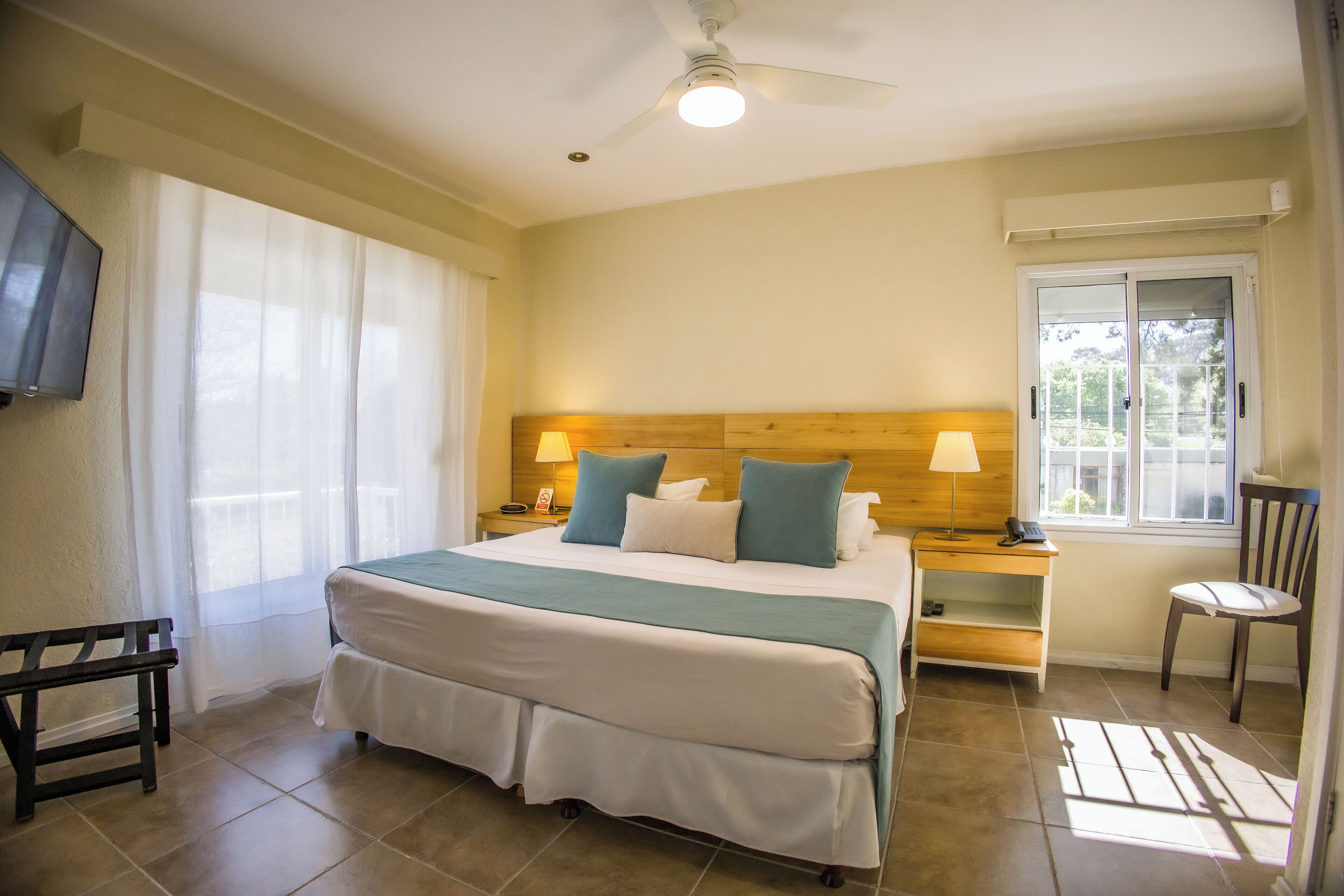 Standard Triple Room | Minibar, in-room safe, individually decorated, individually furnished