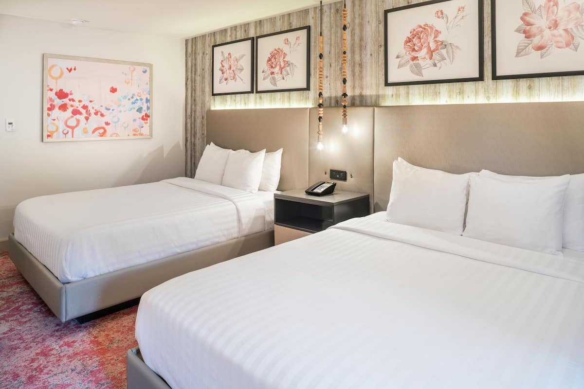 Ropa de cama de alta calidad y camas con pillow-top