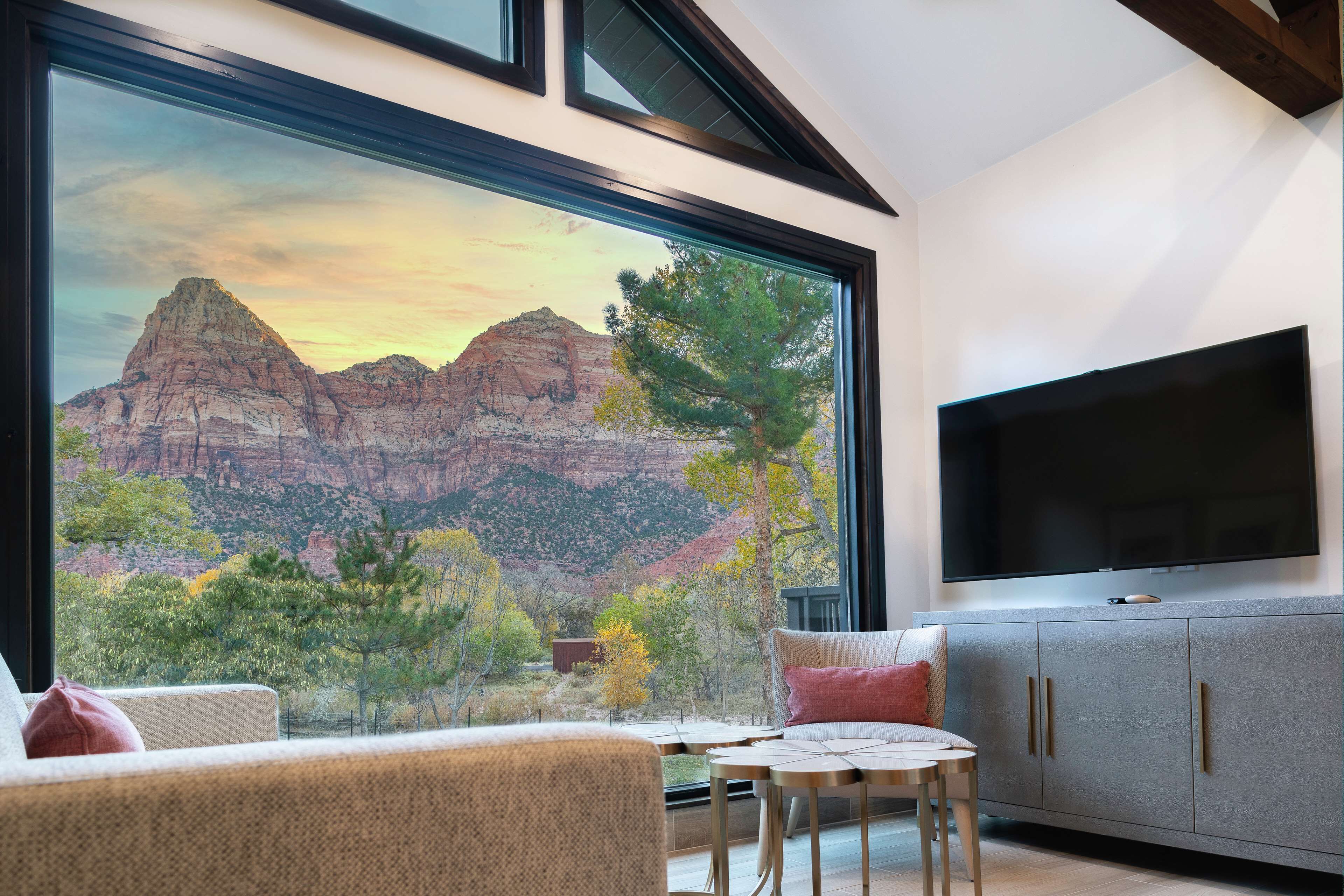 Grand Villa, 1 King Bed | Premium bedding, pillowtop beds, in-room safe, individually decorated