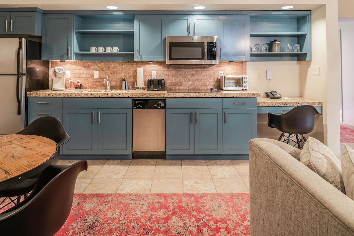 egyptian cotton sheets, premium bedding, pillow-top beds, in-room safe