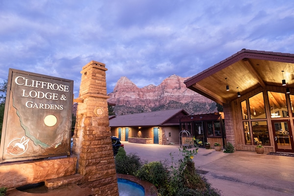 Façana frontal de l'allotjament