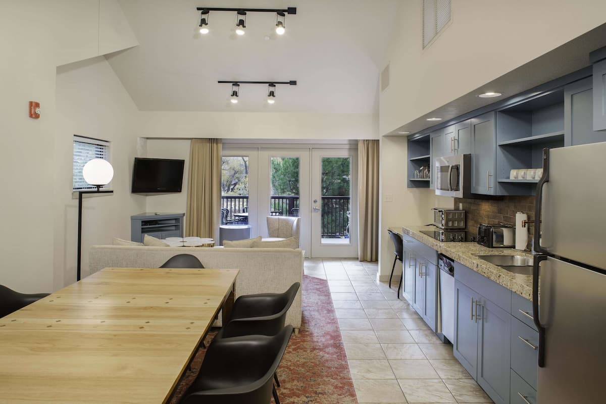 fridge, microwave, coffee/tea maker, freezer