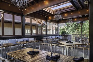 Breakfast, lunch, dinner and brunch served - Cliffrose Springdale, Curio Collection by Hilton (Springdale)