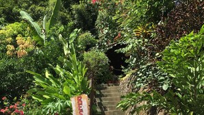 A staircase leading to a building with a sign that reads "RESTAURANT". - Hotel Samsara (Bahía Ballena)