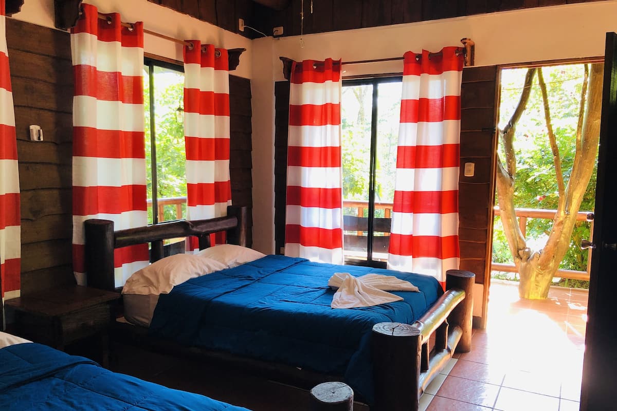 Habitacion vista jardin planta baja | Desk, free WiFi, bed sheets, wheelchair access