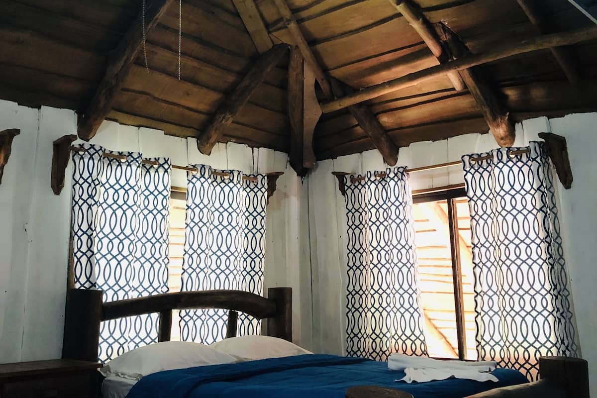 Habitacion vista al jardin planta alta | Desk, free WiFi, bed sheets, wheelchair access
