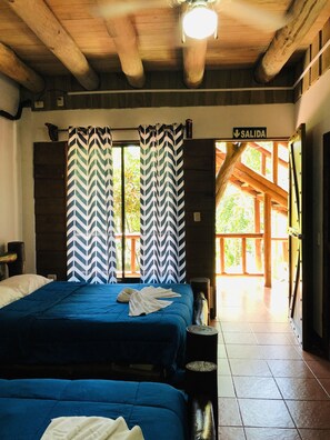 Habitacion vista jardin planta baja | Bureau, Wi-Fi gratuit, draps fournis