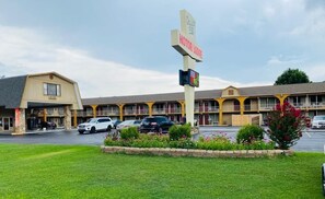 Front of property - Conner Hill Motor Lodge (Pigeon Forge)