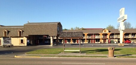 Conner Hill Motor Lodge - Image 12