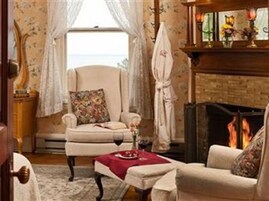 Suite, 1 King Bed (Whirlpool) | Free WiFi