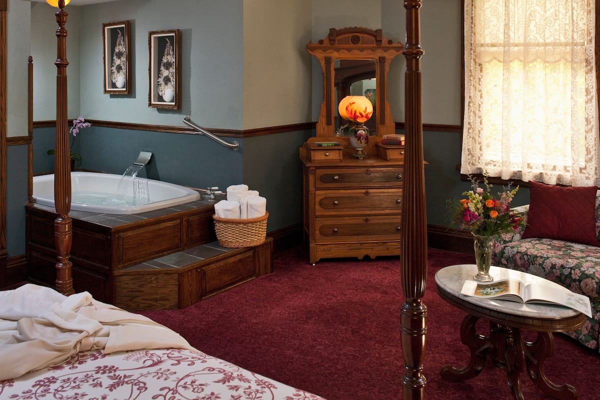 Rittenhouse Room V