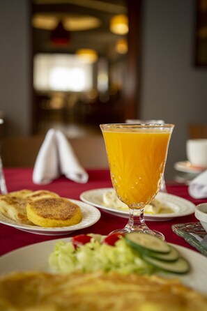 Breakfast, lunch and dinner served