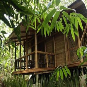 خزنة داخل الغرفة وواي فاي مجانًا وملاءات أسرّة