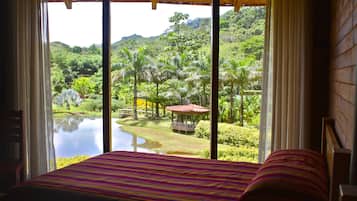 In-room safe, free WiFi, bed sheets