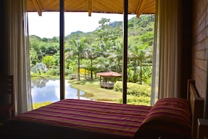 In-room safe, free WiFi, bed sheets - Macaw Lodge (Carara)