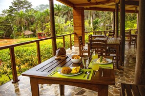 Restaurant - Macaw Lodge  (Carara)