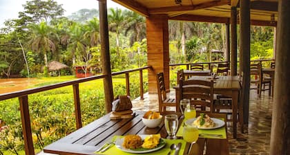 Macaw Lodge
