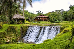 Fachada da propriedade