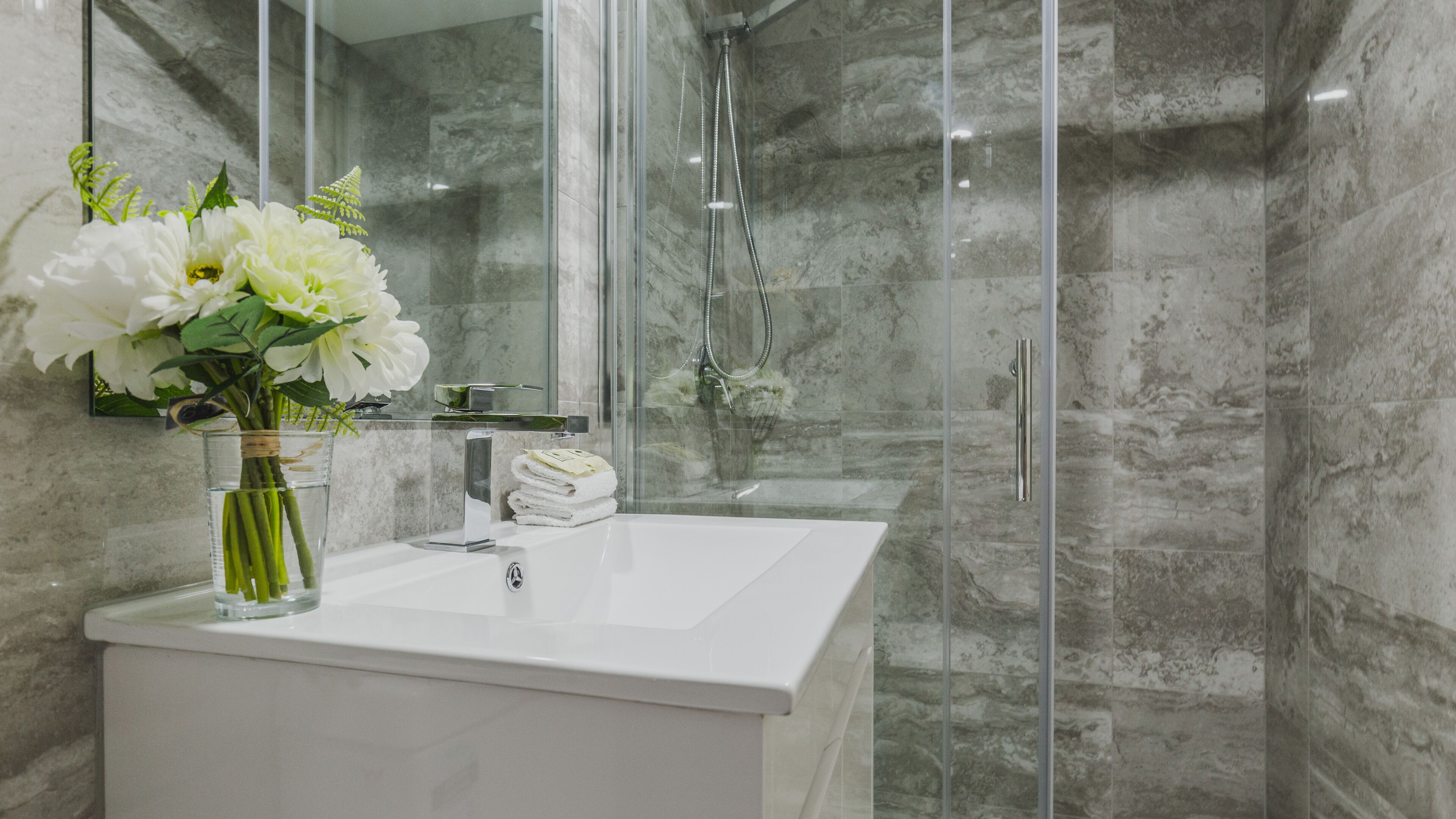 Studio | Bathroom | Free toiletries, hair dryer, towels, soap