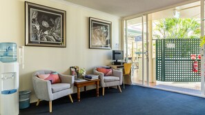Lobby sitting area - Toowong Central Motel Apartments (Toowong)