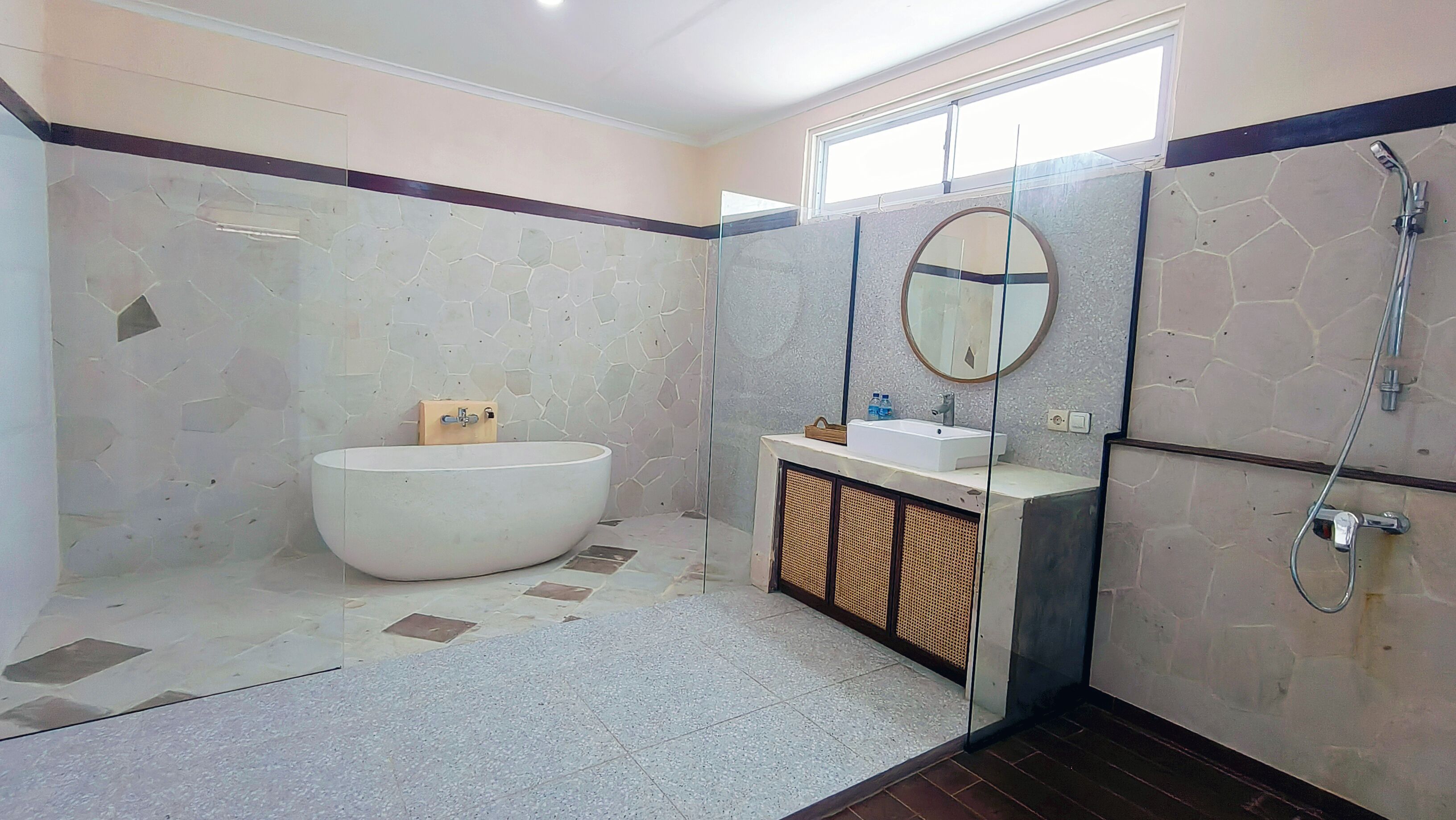 superior double room, 1 king bed, sea view | bathroom | separate bathtub and shower, jetted bath, rainfall showerhead