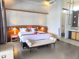 Deluxe Double Room, 1 King Bed, Sea View