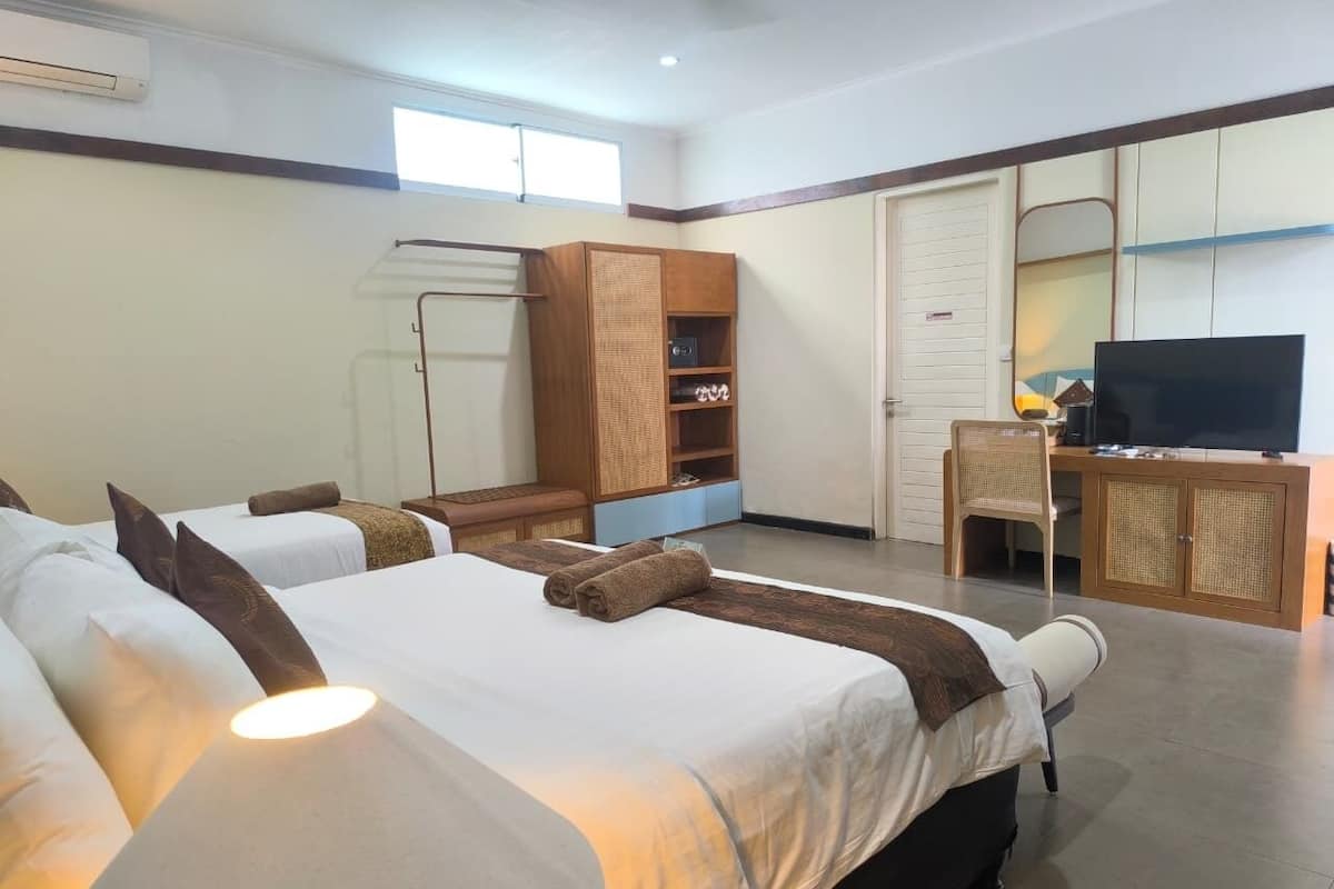 Tremannsrom – deluxe | Sengetøy av topp kvalitet, senger med overmadrass og minibar