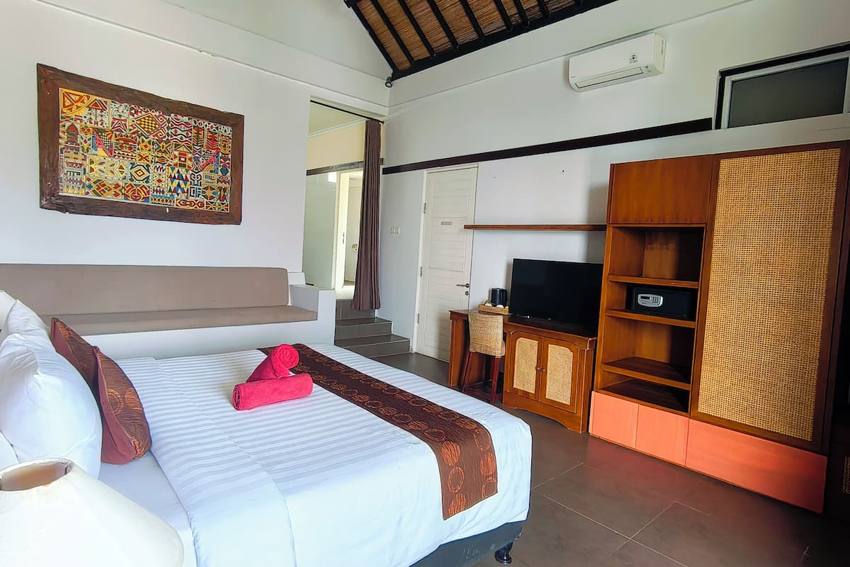 Dobbeltrom – superior, 1 kingsize-seng, sjøutsikt | Sengetøy av topp kvalitet, senger med overmadrass og minibar