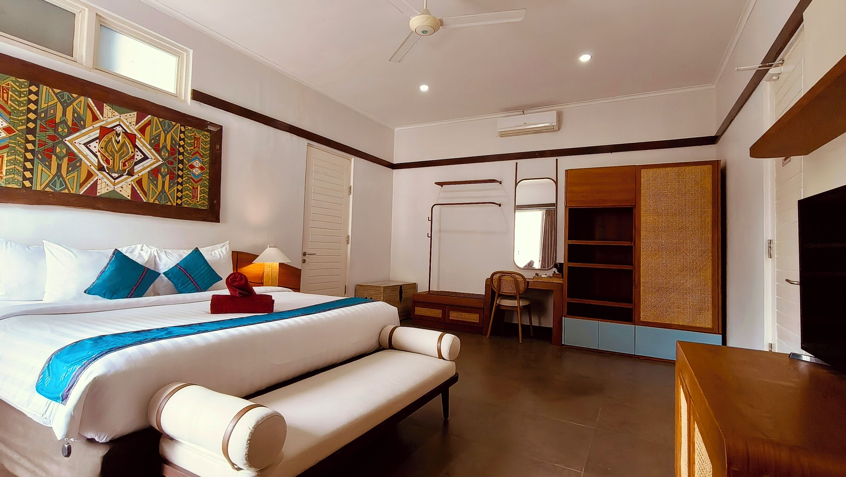Deluxe Room, 1 King Bed, Pool View | Premium bedding, Select Comfort beds, minibar, in-room safe