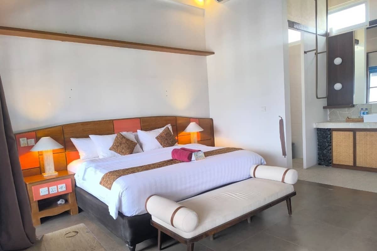 Dobbeltrom – deluxe, 1 kingsize-seng, sjøutsikt | Sengetøy av topp kvalitet, senger med overmadrass og minibar