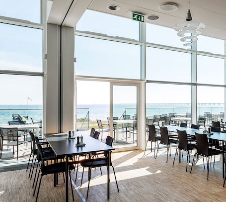 Free daily self-serve breakfast