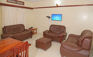 Leilighet – deluxe, 2 soverom | Oppholdsområde | LCD-TV