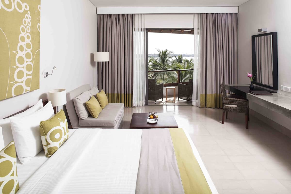 premium room | premium bedding, minibar, in-room safe, individually decorated