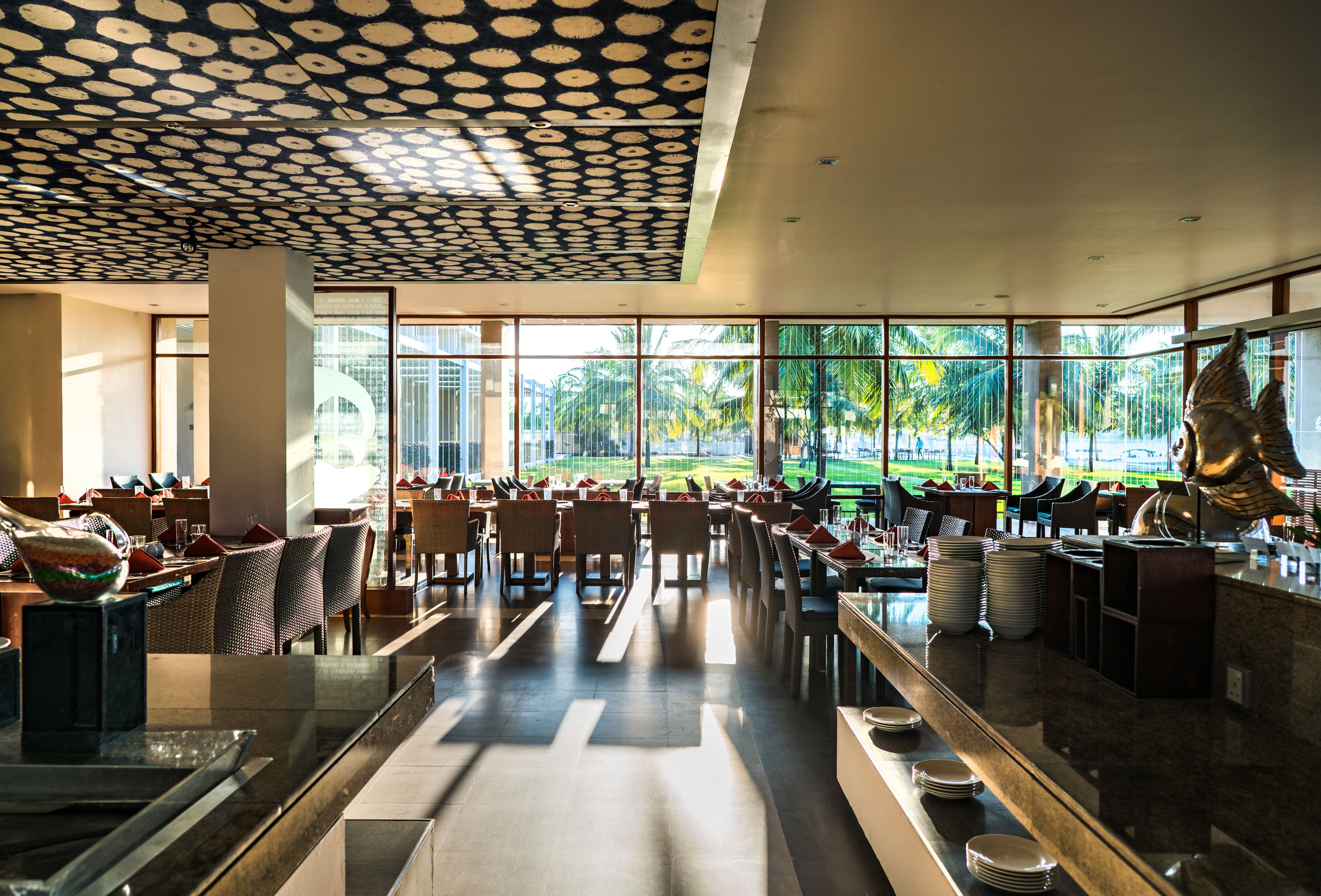 3 restaurants, breakfast, lunch, dinner served; international cuisine