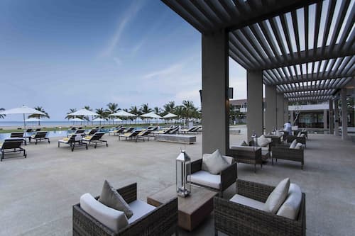 Poolside bar