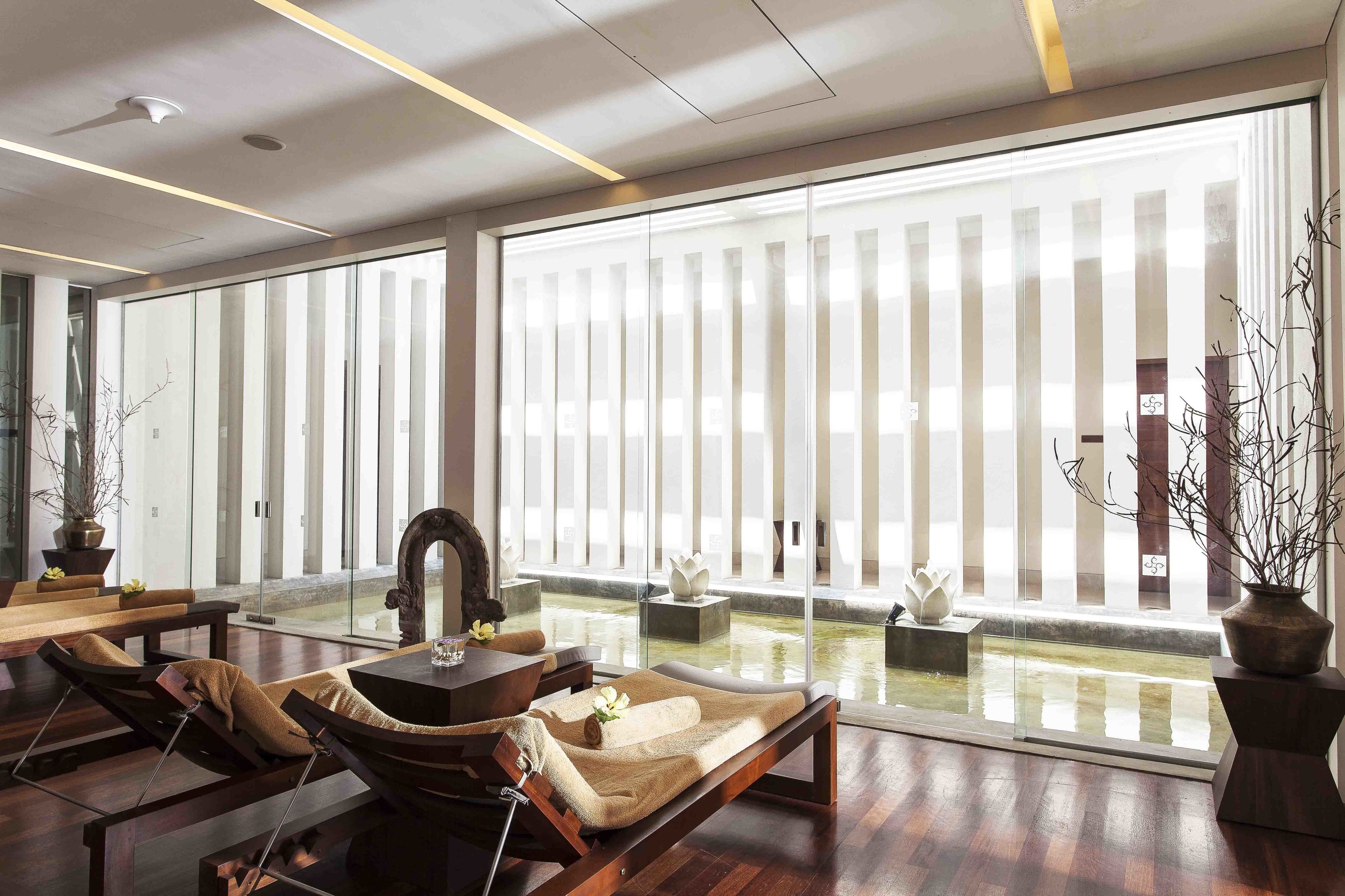 Couples treatment rooms, sauna, hot tub, body treatments