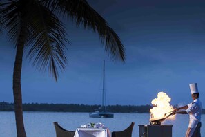 3 restaurants, breakfast, lunch, dinner served; international cuisine