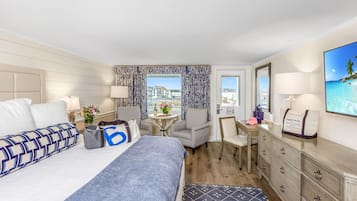 Grand Room, 1 King Bed, Garden View | Hypo-allergenic bedding, laptop workspace, iron/ironing board, free WiFi