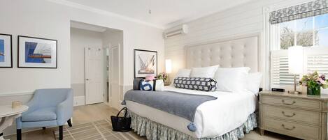 Grand Room, 1 King Bed, City View
