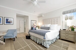 Grand Room, 1 King Bed, City View | Hypo-allergenic bedding, laptop workspace, iron/ironing board, free WiFi