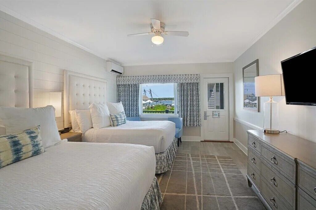 Hypo-allergenic bedding, laptop workspace, iron/ironing board, free WiFi